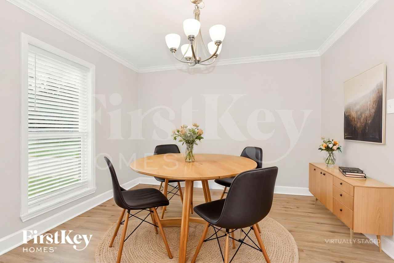 672 Ravensworth Dr - Photo 6 of 20