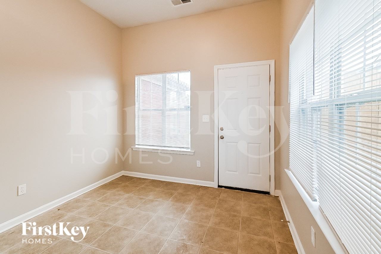5599 Queens Ring Cv - Photo 5 of 15