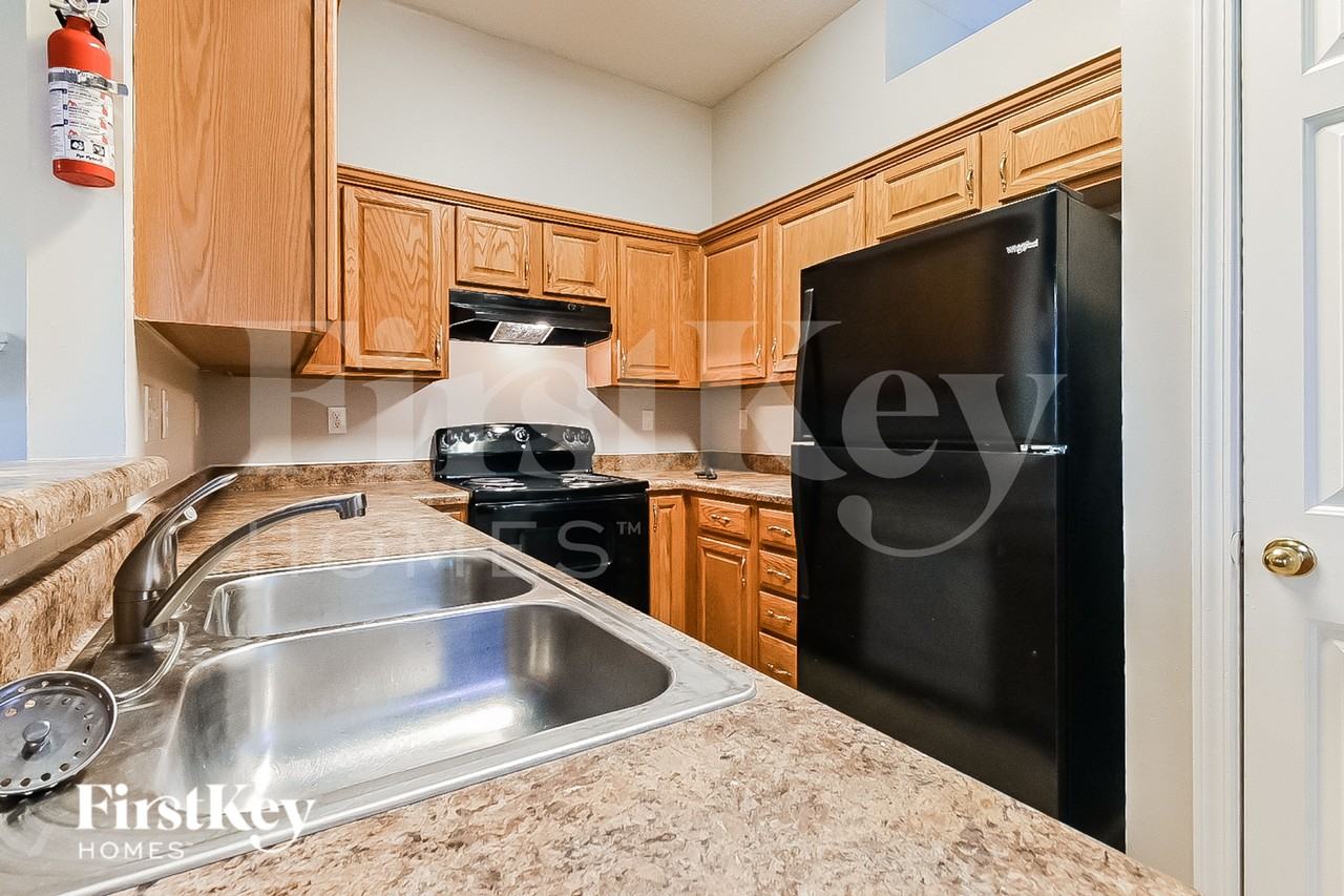 5599 Queens Ring Cv - Photo 6 of 15