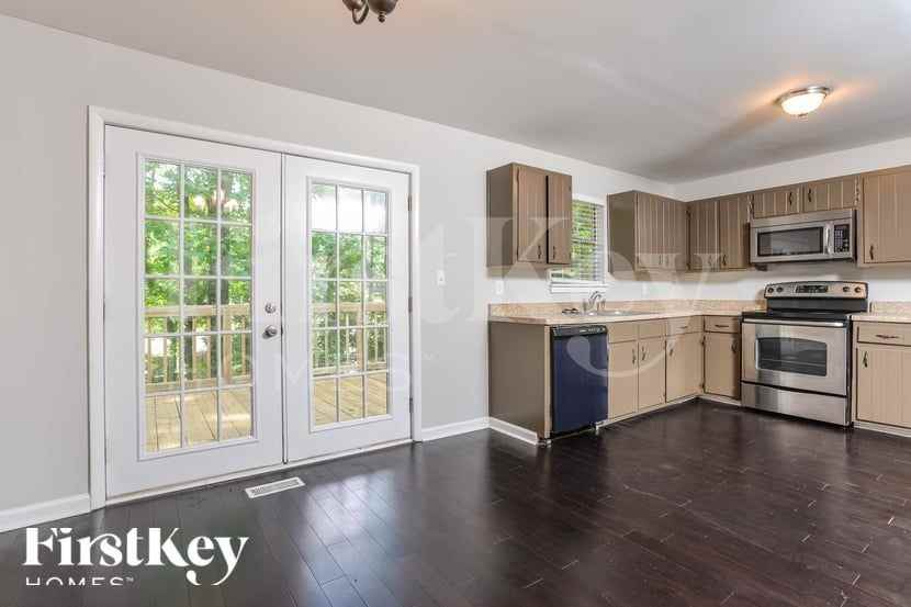 5204 Goldmar Dr - Photo 7 of 18