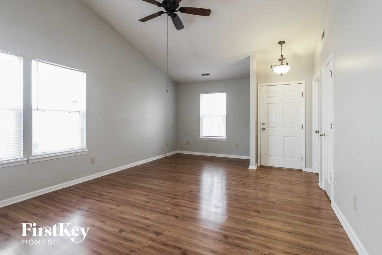 442 Grand Woods Dr - Photo 2 of 15
