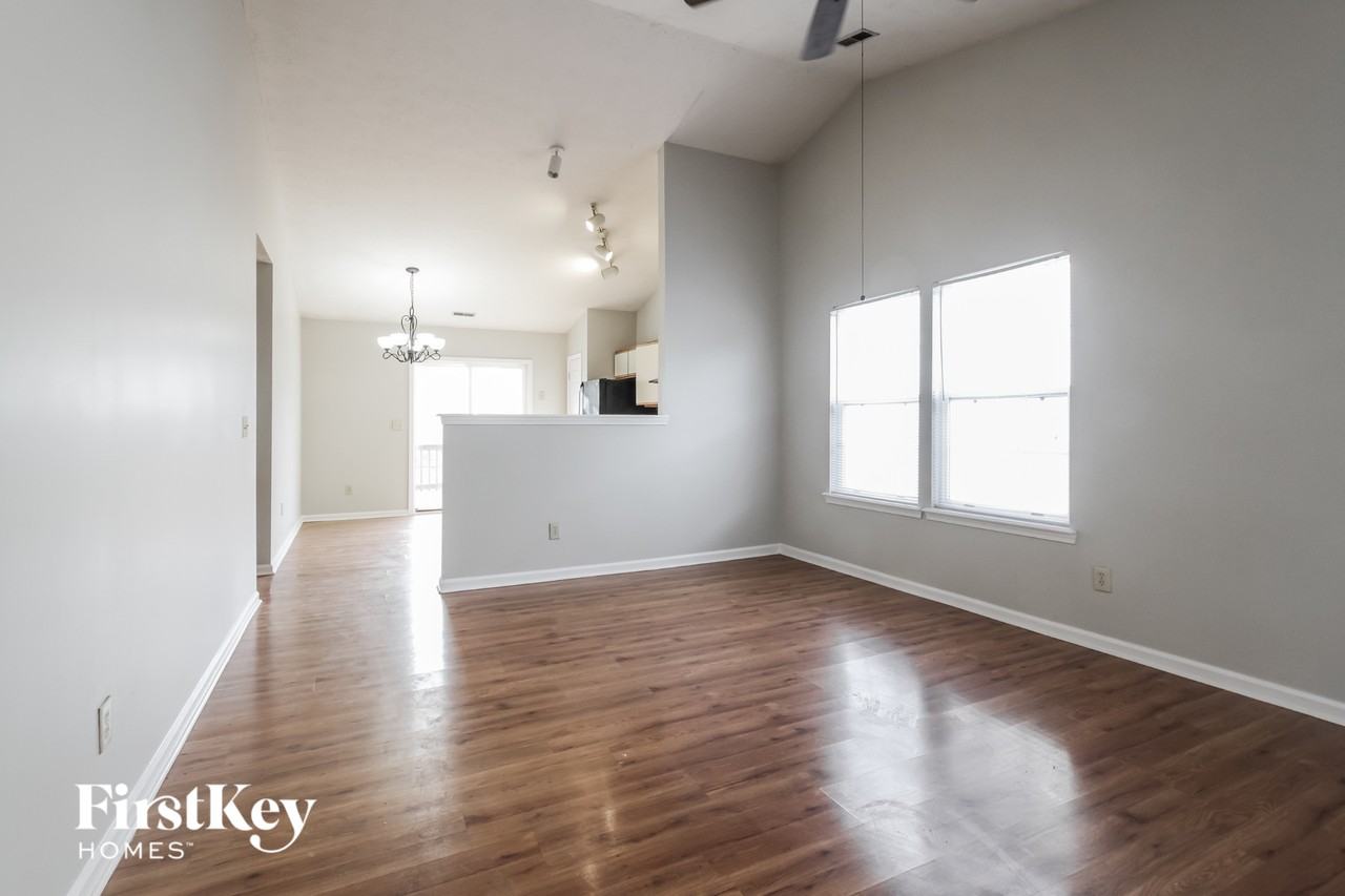 442 Grand Woods Dr - Photo 3 of 15