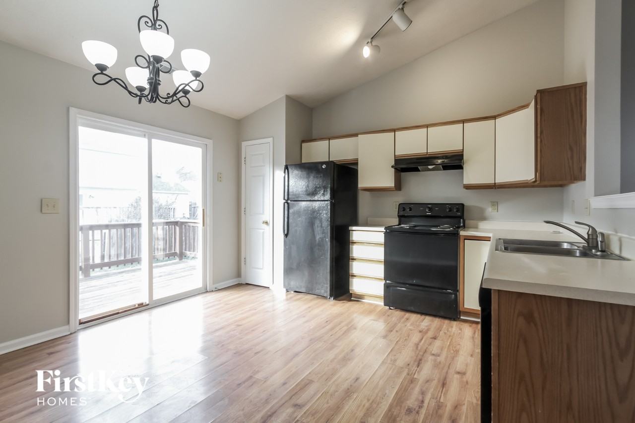 442 Grand Woods Dr - Photo 4 of 15