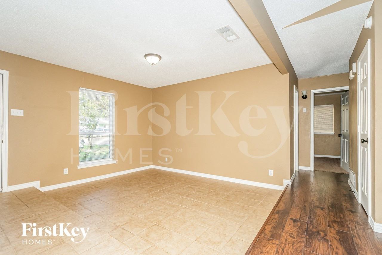 3704 Finley Rd - Photo 3 of 15