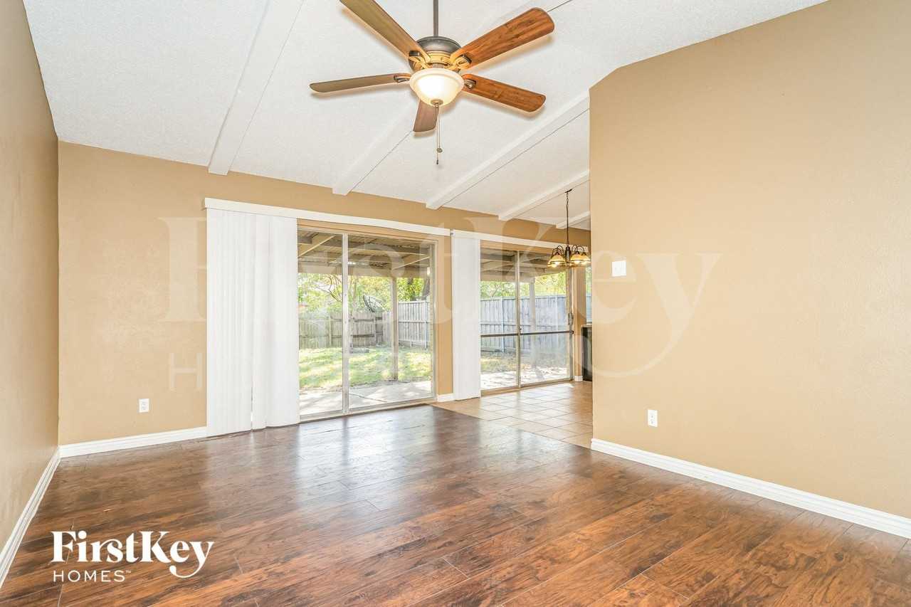 3704 Finley Rd - Photo 4 of 15