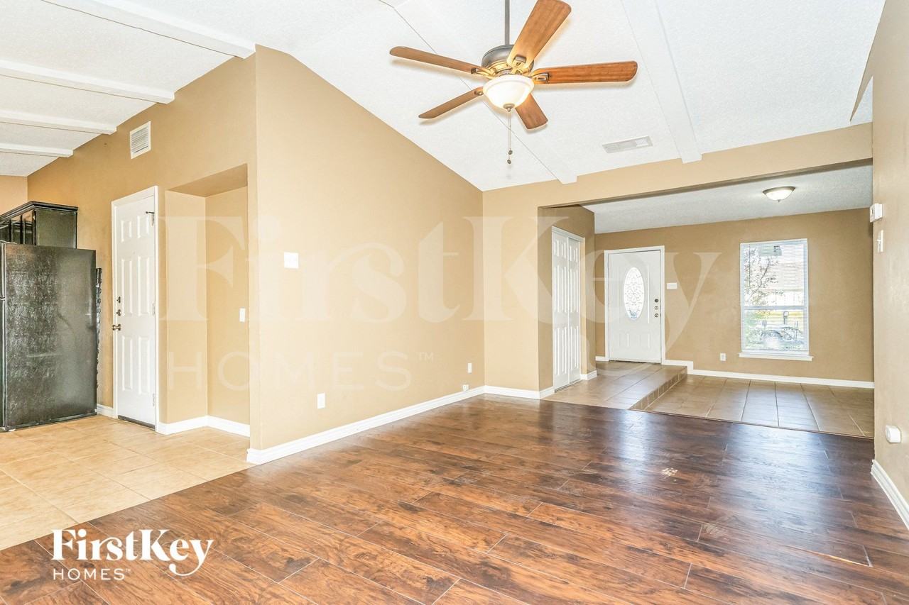 3704 Finley Rd - Photo 5 of 15
