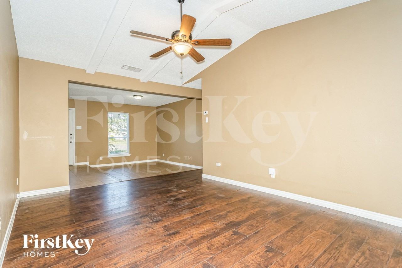 3704 Finley Rd - Photo 6 of 15