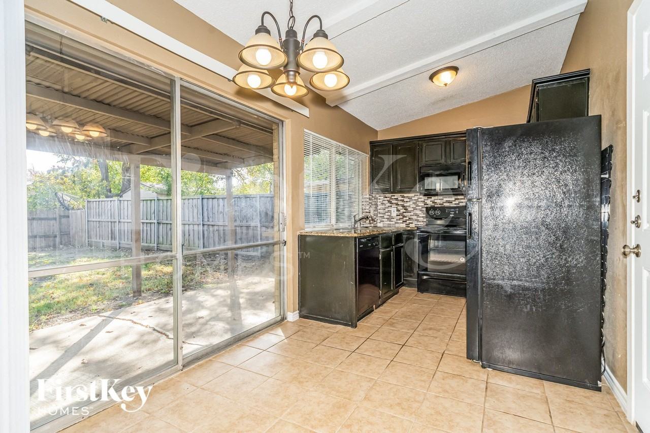 3704 Finley Rd - Photo 7 of 15