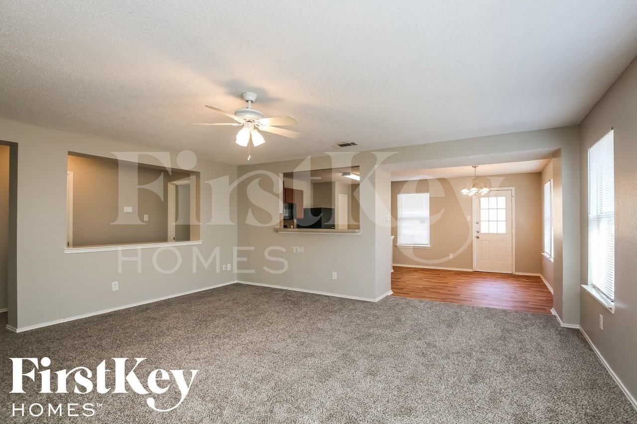 3425 Pinebrook Dr - Photo 3 of 15