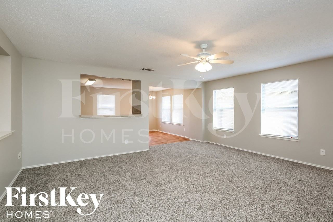 3425 Pinebrook Dr - Photo 4 of 15