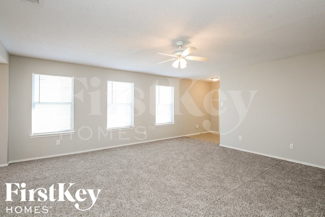 3425 Pinebrook Dr - Photo 5 of 15