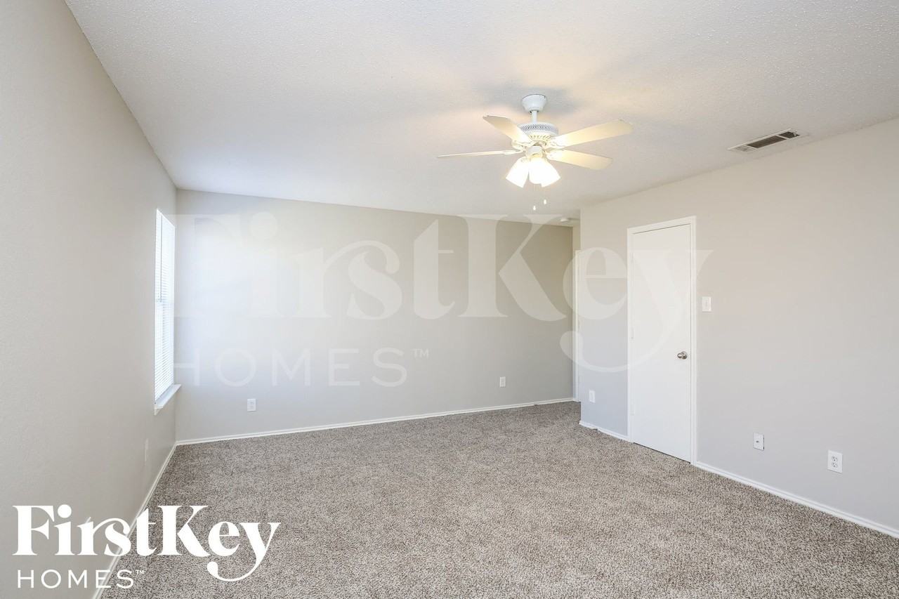 3425 Pinebrook Dr - Photo 7 of 15