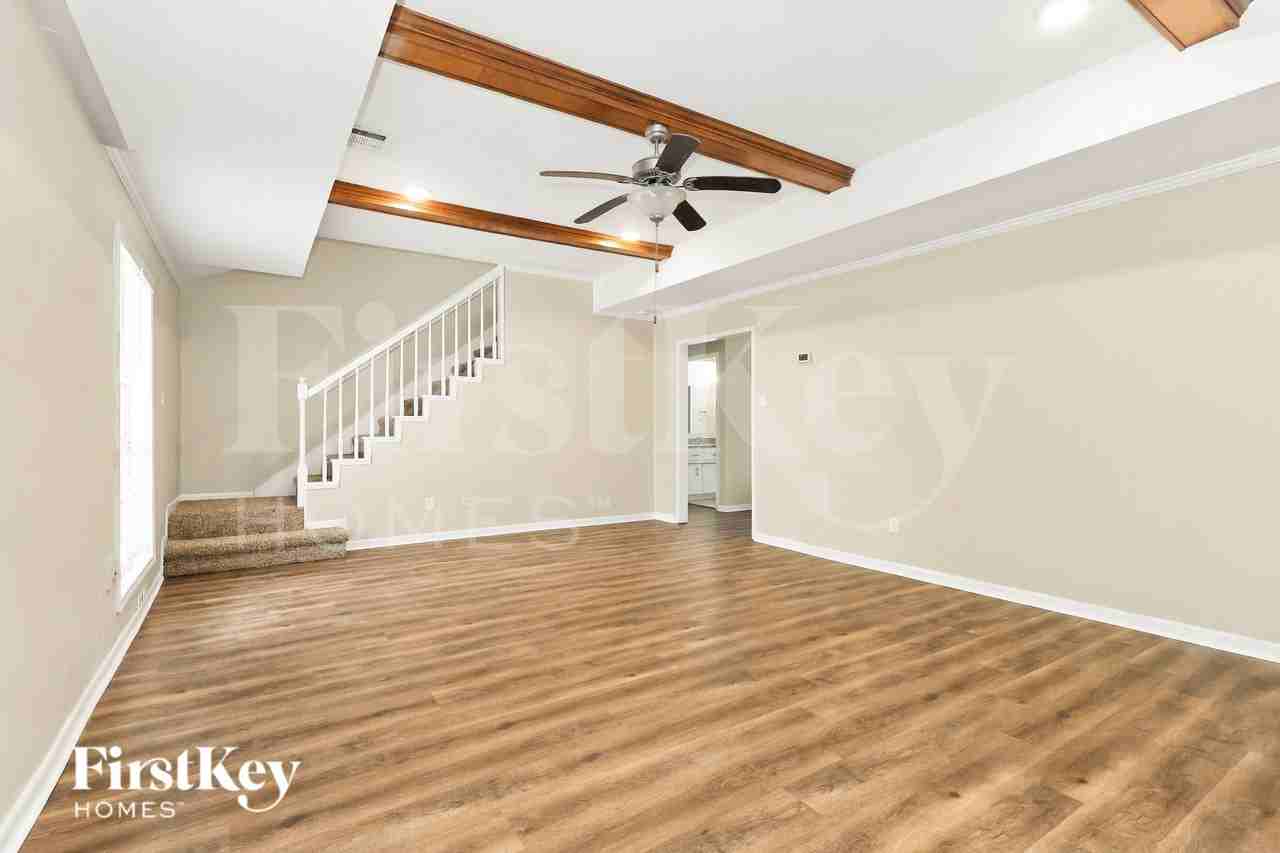 2511 Riverlawn Dr - Photo 3 of 20