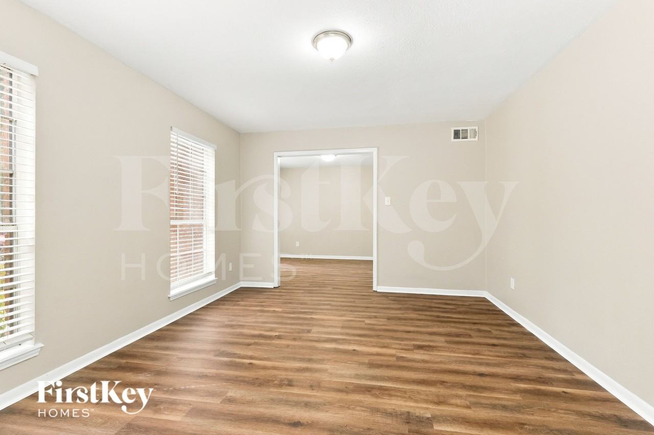 2511 Riverlawn Dr - Photo 7 of 20