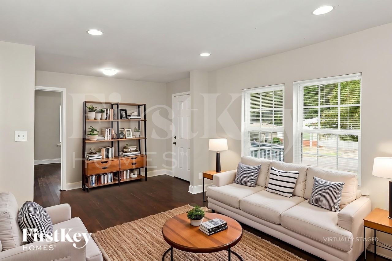 246 Maple St - Photo 5 of 19