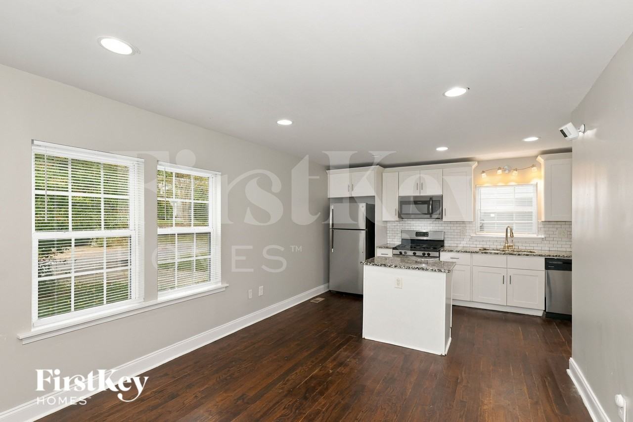 246 Maple St - Photo 6 of 19
