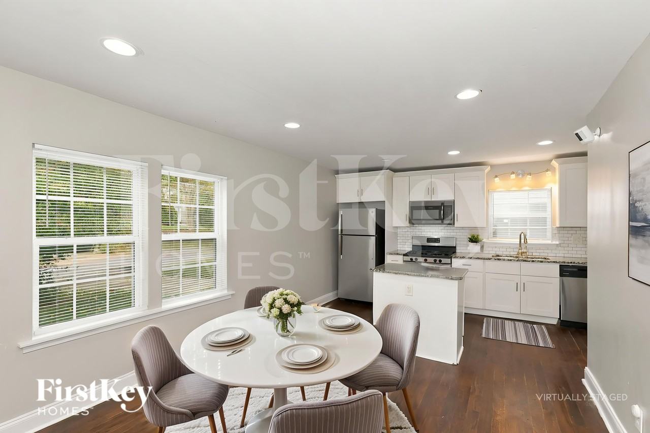 246 Maple St - Photo 7 of 19