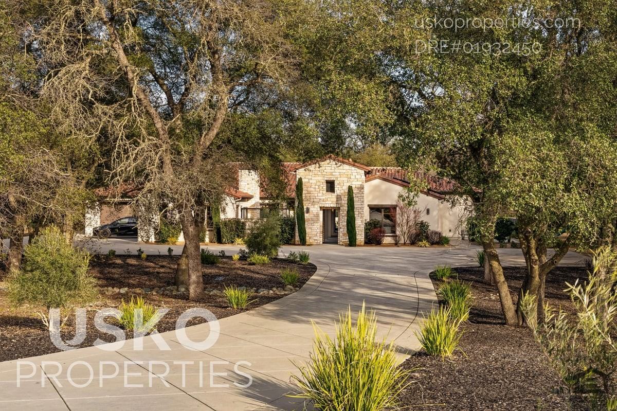 5331 Barton Rd - Photo 3 of 40
