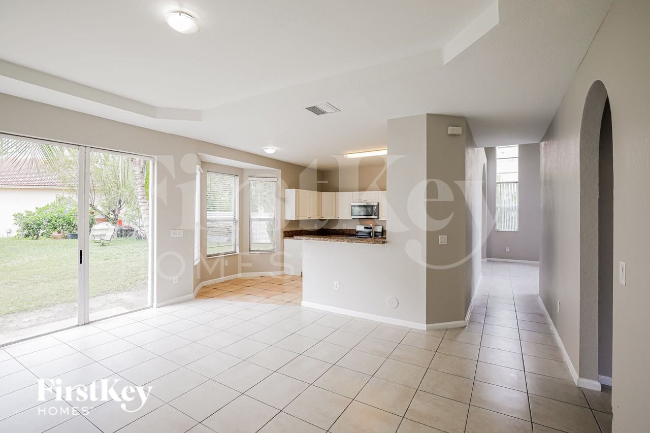 2222 Portofino Ave - Photo 4 of 16