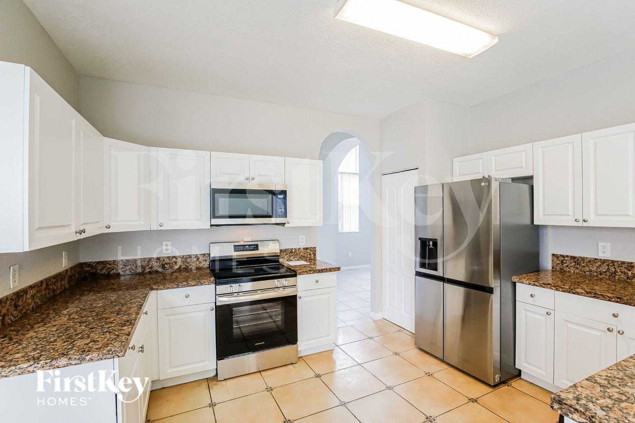 2222 Portofino Ave - Photo 7 of 16