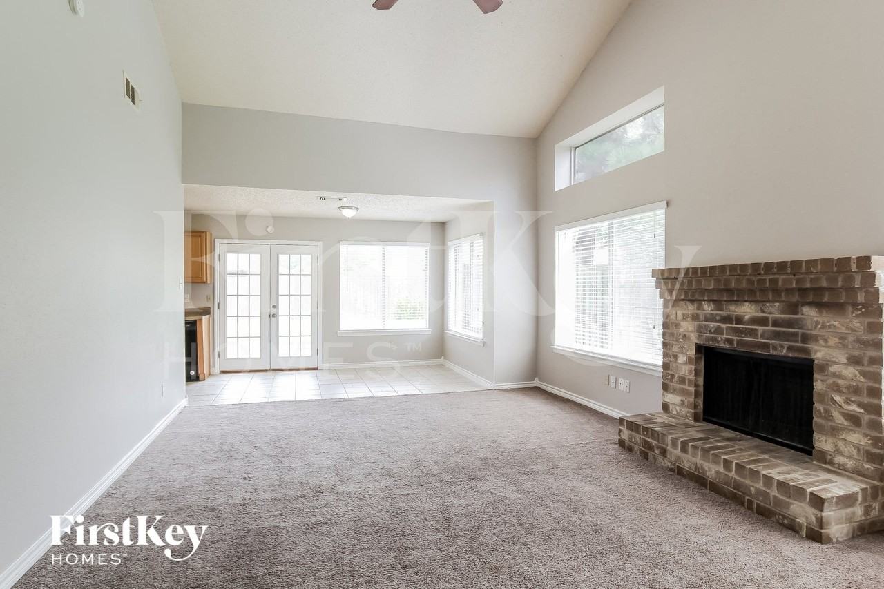 22110 Westland Creek Dr - Photo 3 of 15