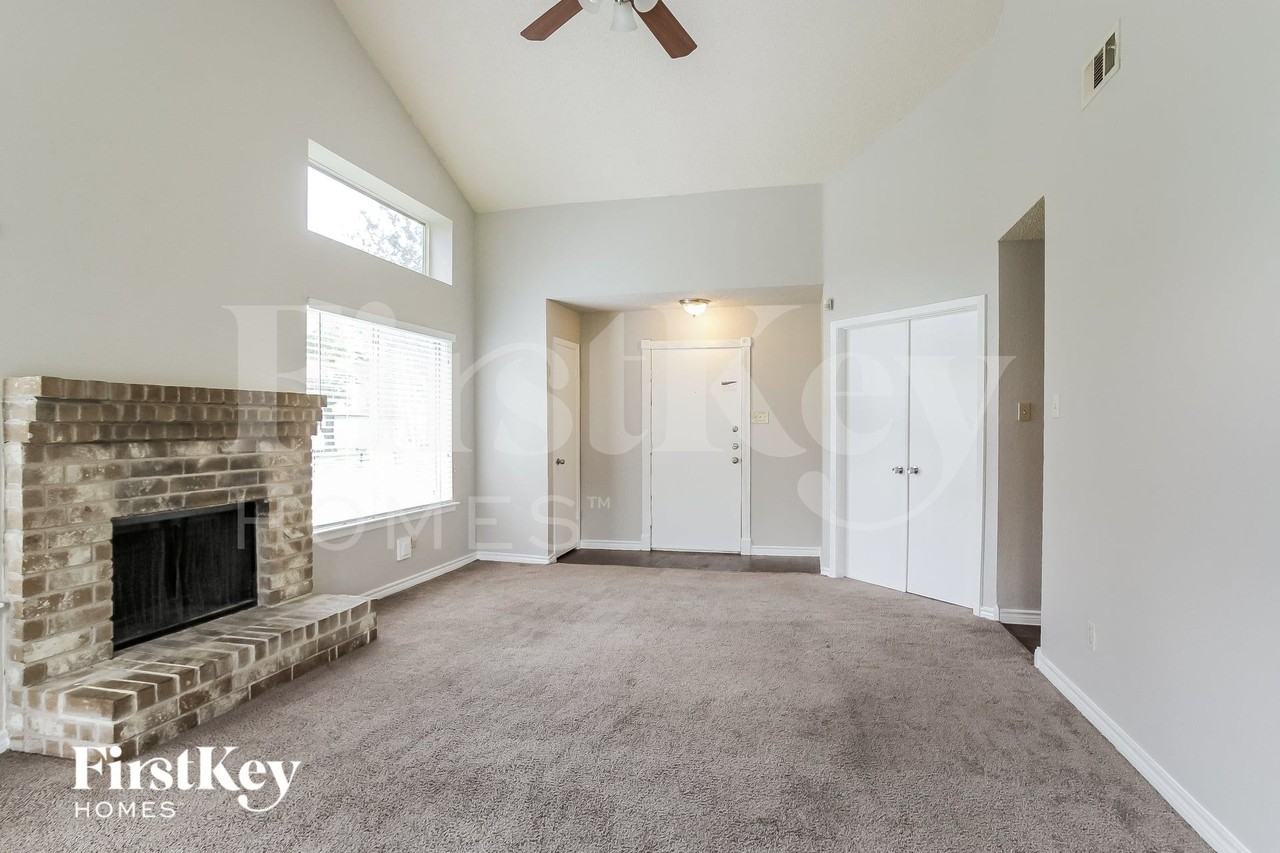 22110 Westland Creek Dr - Photo 4 of 15