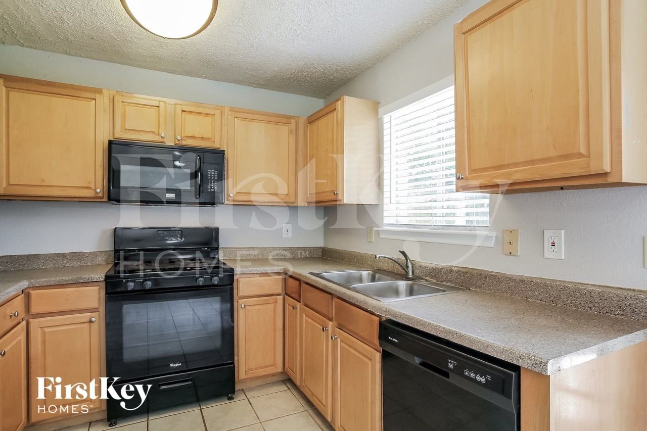 22110 Westland Creek Dr - Photo 6 of 15