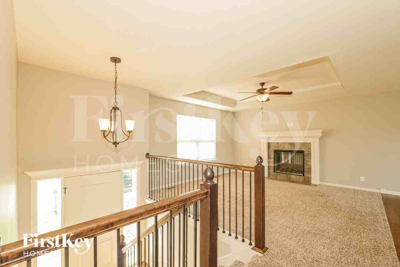 22004 Crystal Ave - Photo 2 of 16