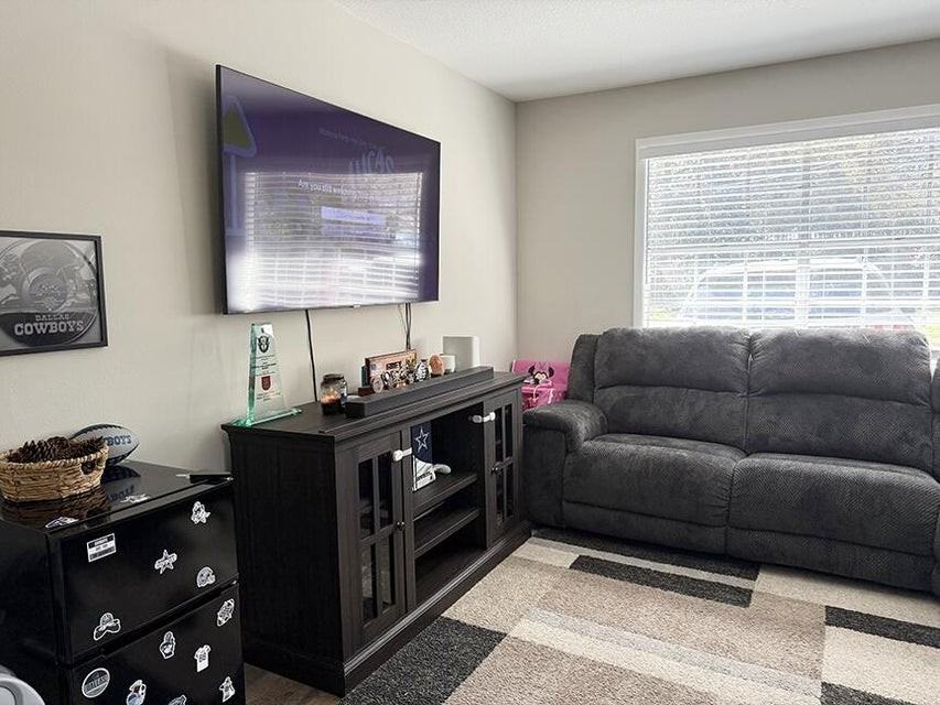 2937 Sholtz Ave - Photo 4 of 13