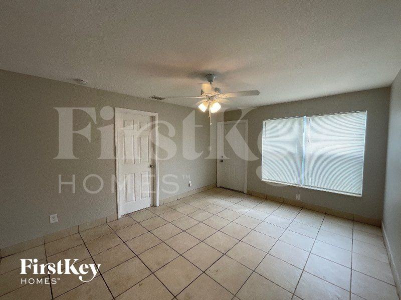 1751 Nw 35th Way - Photo 5 of 15