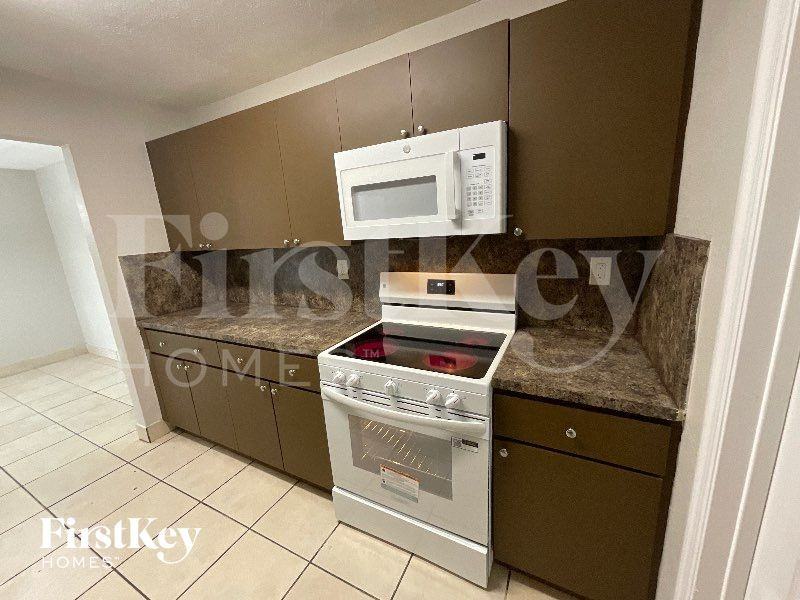 1751 Nw 35th Way - Photo 7 of 15