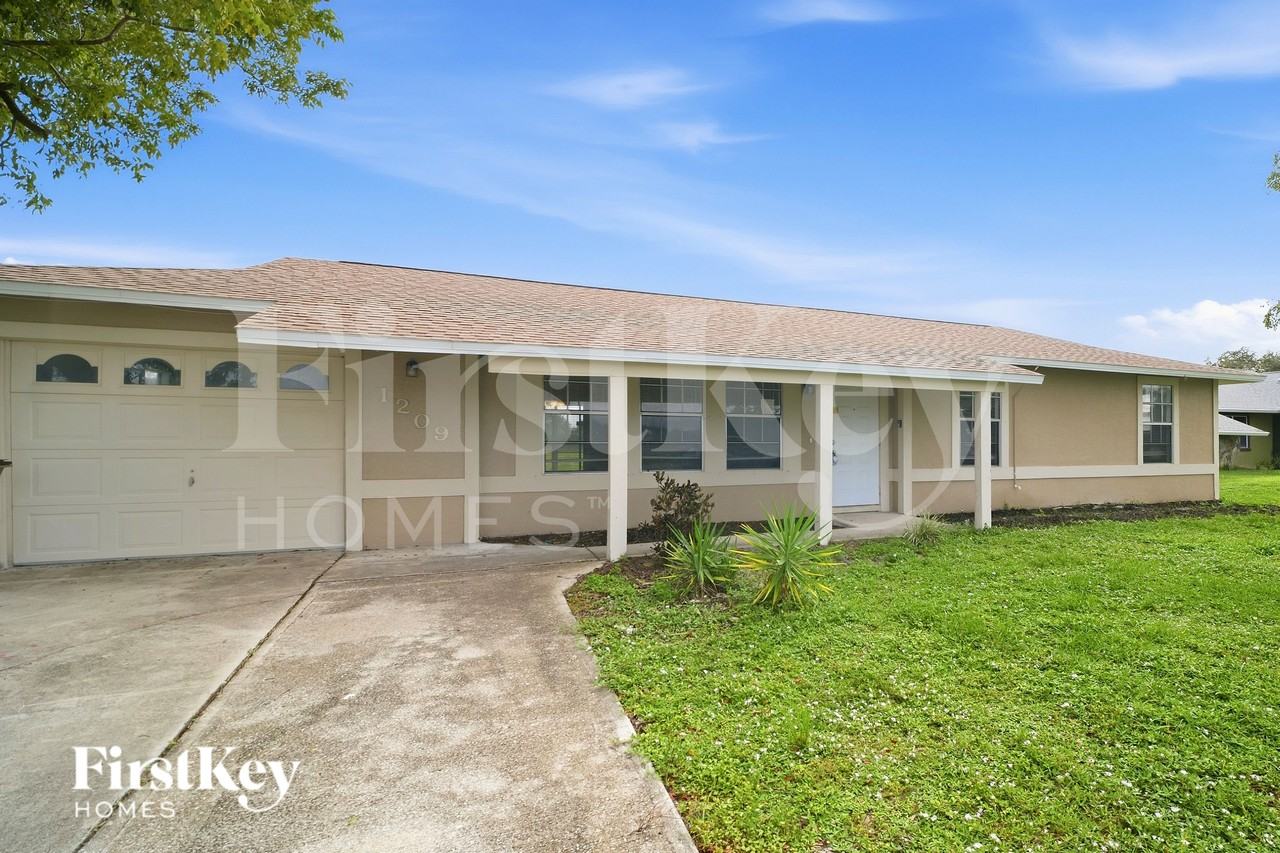 1209 Ne 18th Pl - Photo 2 of 21