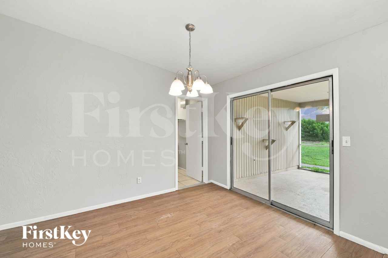 1209 Ne 18th Pl - Photo 6 of 21