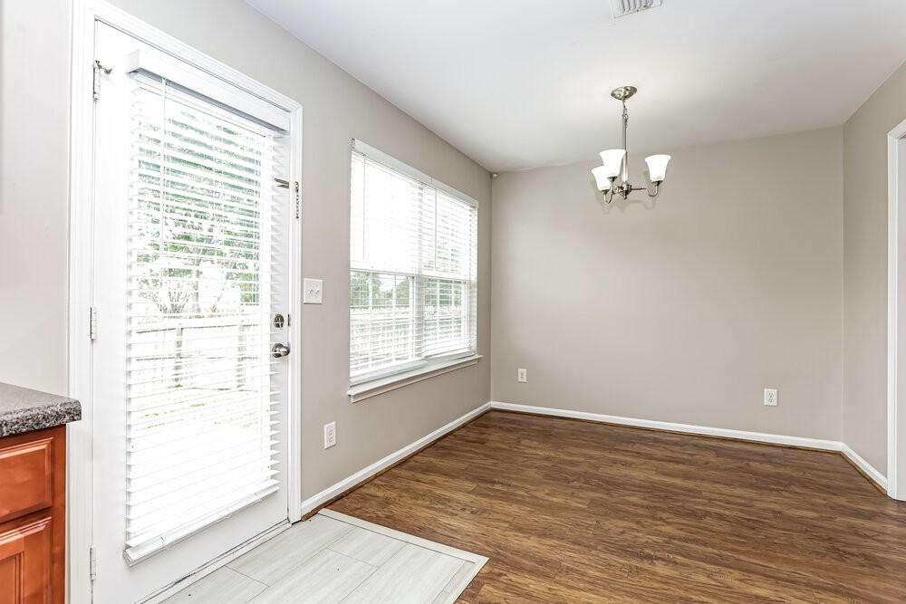 3621 Mahlon Moore Rd - Photo 7 of 17