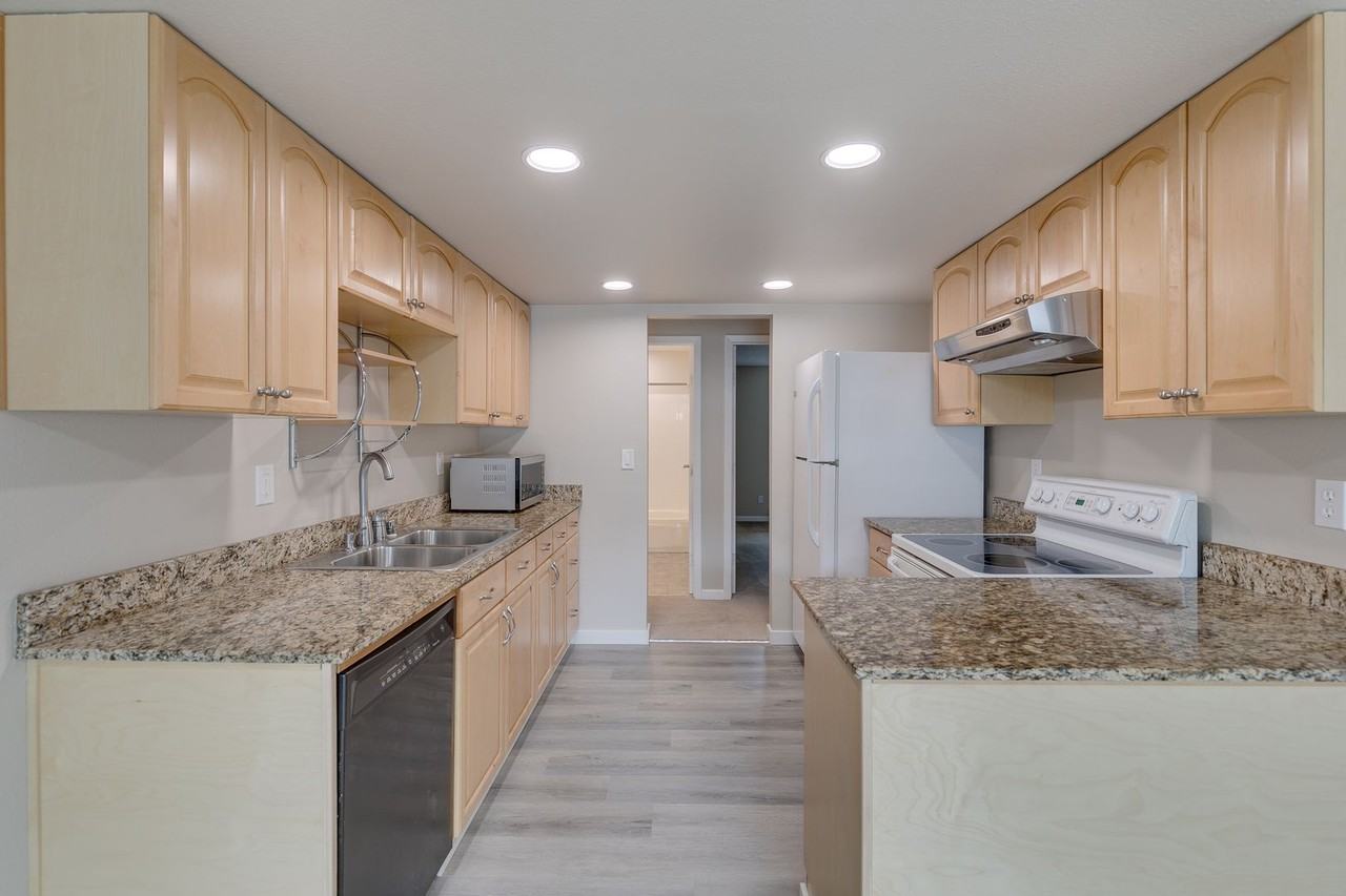 15212 Ne 8th St #F6 - Photo 5 of 25