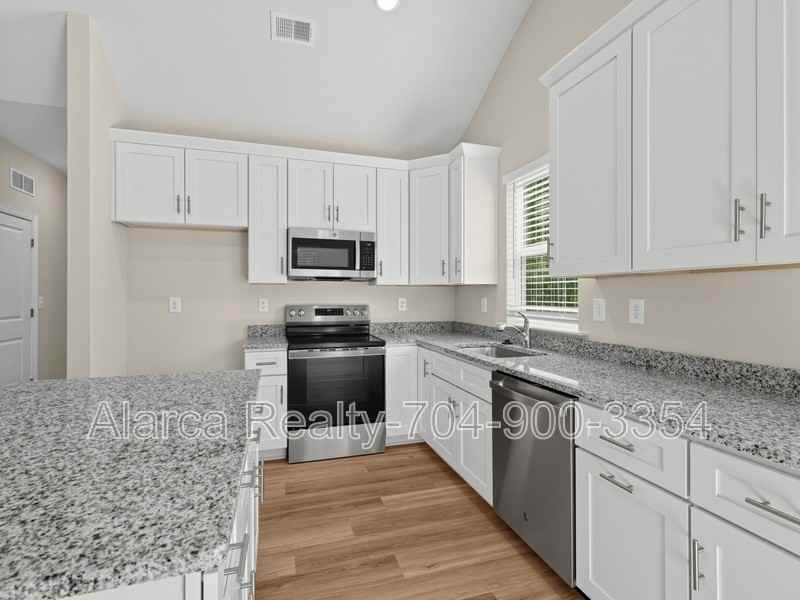 438 Weathers Creek Rd - Photo 2 of 22