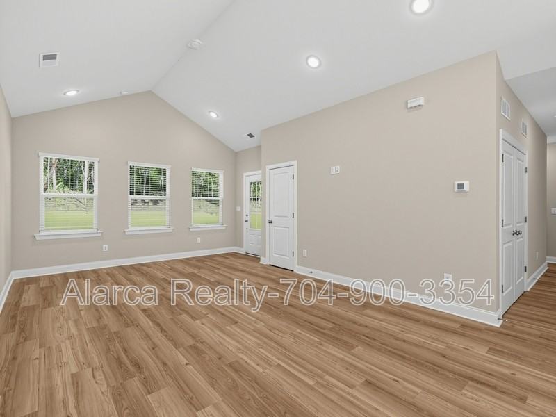 438 Weathers Creek Rd - Photo 4 of 22