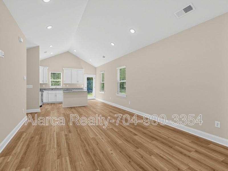 438 Weathers Creek Rd - Photo 5 of 22