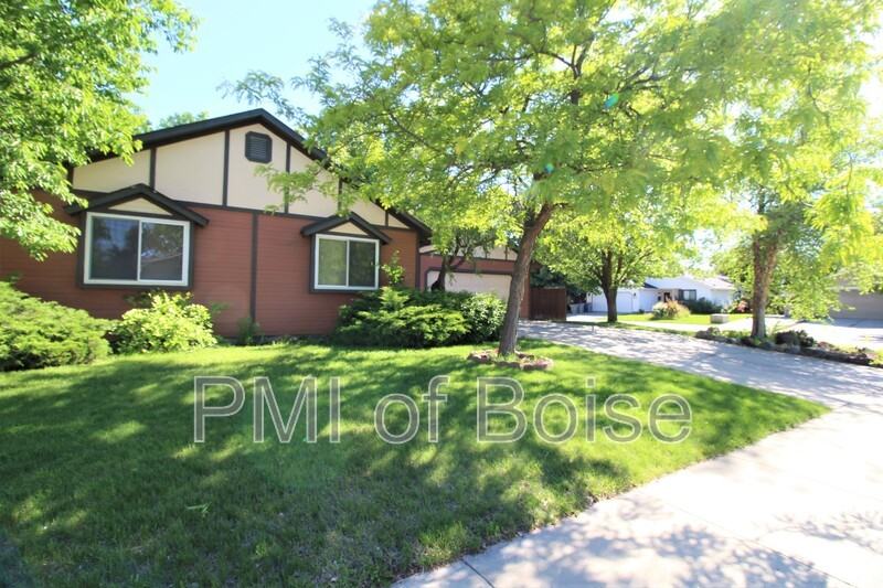 11743 W Powderhorn Ct - Photo 2 of 21
