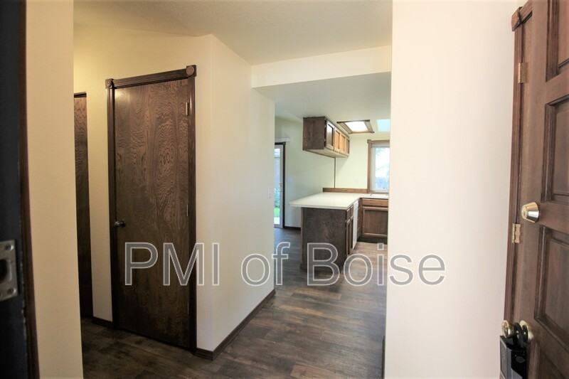 11743 W Powderhorn Ct - Photo 3 of 21