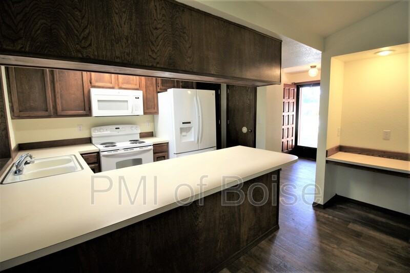 11743 W Powderhorn Ct - Photo 4 of 21