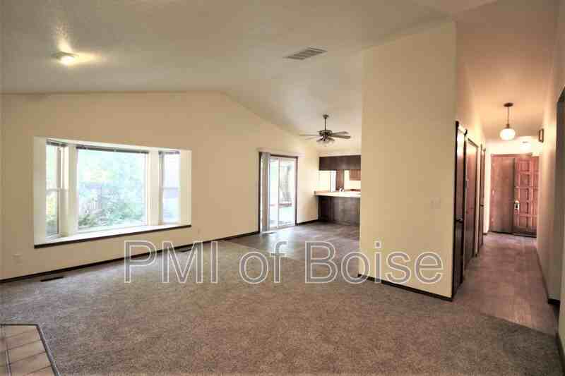 11743 W Powderhorn Ct - Photo 6 of 21