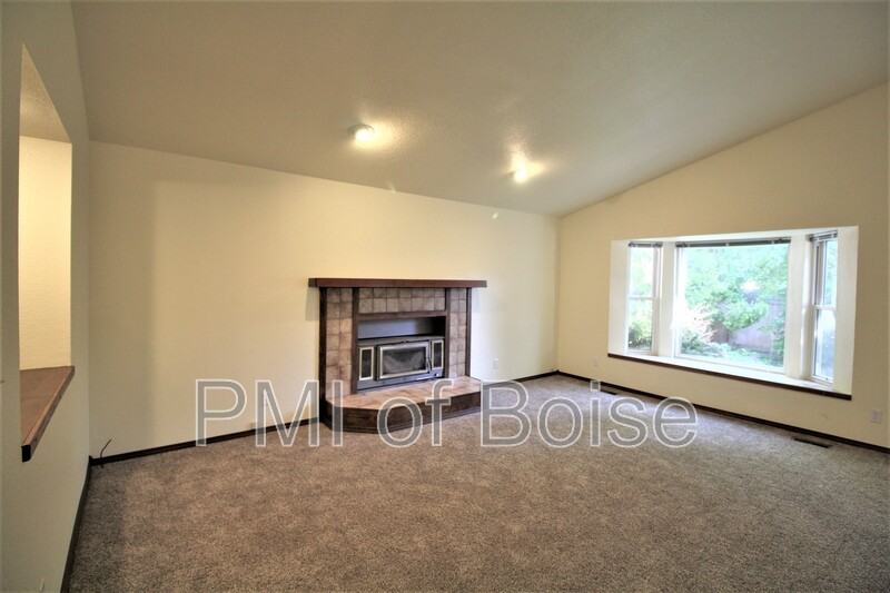 11743 W Powderhorn Ct - Photo 7 of 21