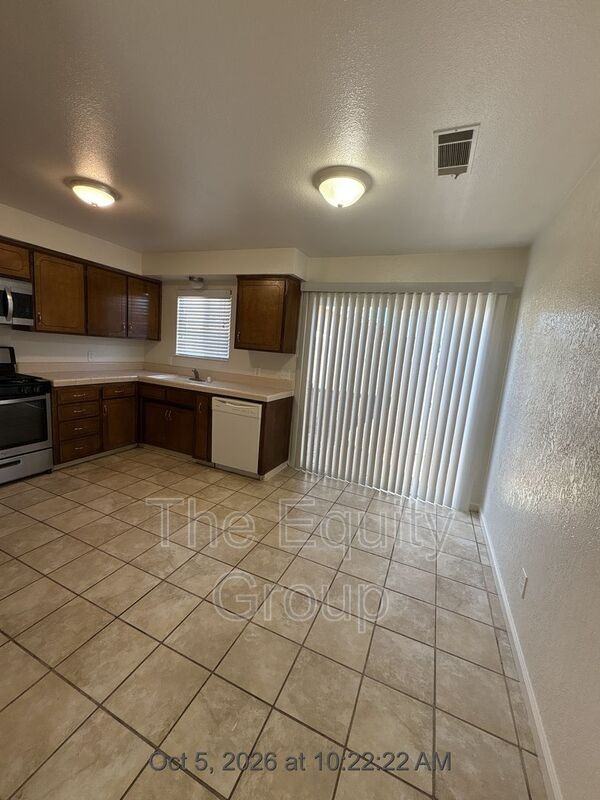 138 N Peppertree St - Photo 7 of 19