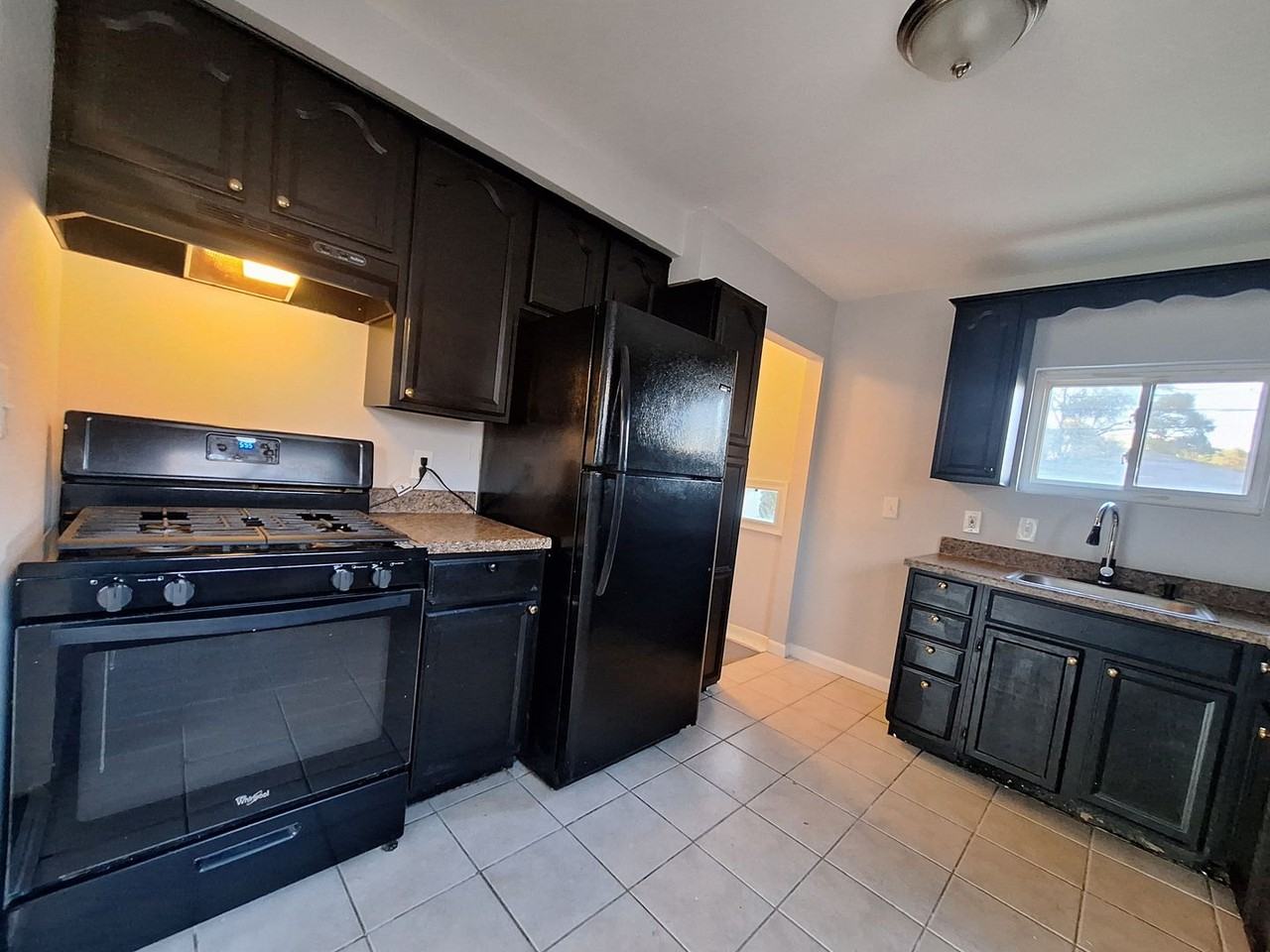 18069 Marquette St - Photo 7 of 29