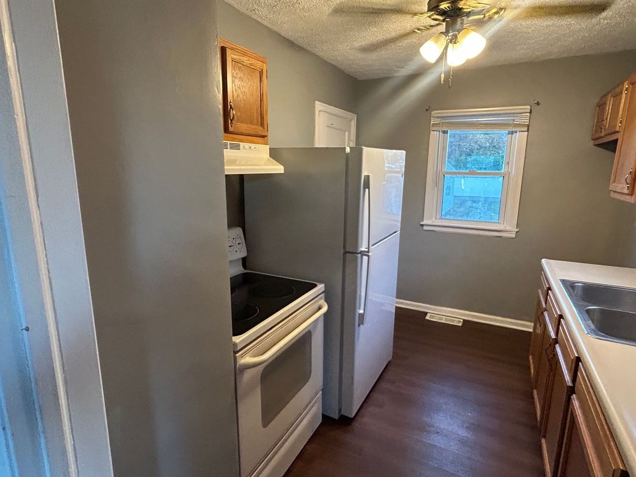 2306 Vermont Ave - Photo 3 of 13