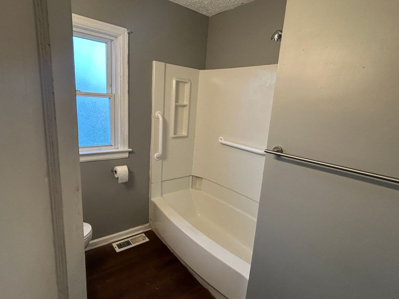 2306 Vermont Ave - Photo 6 of 13