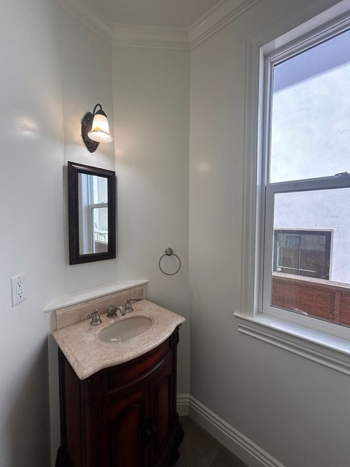 1431 S Irena Ave - Photo 5 of 50