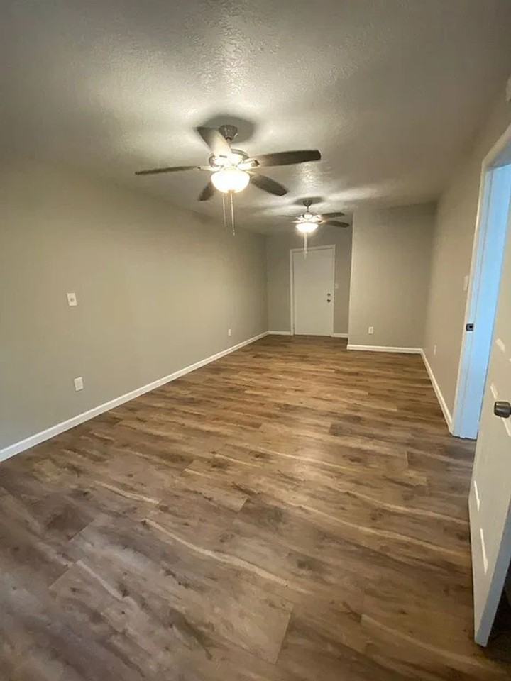 4210 Harding Dr - Photo 3 of 6