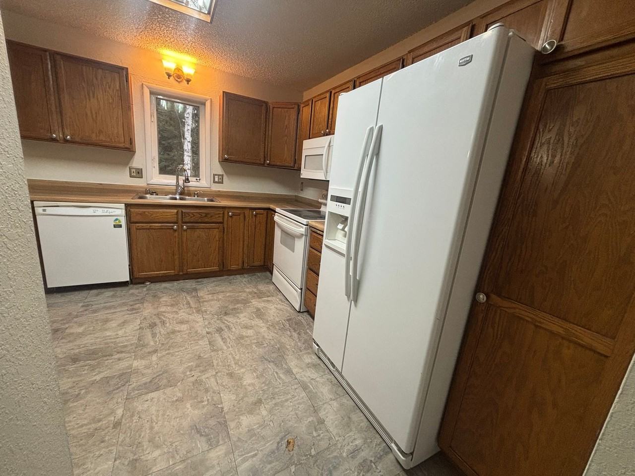 520 S Evolyn Dr - Photo 3 of 16